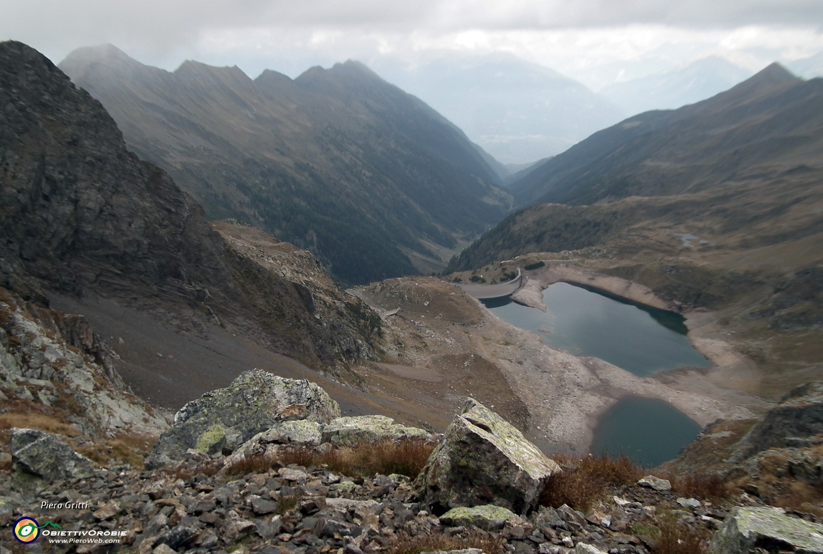 37 vista su diga e Lago di Publino.JPG